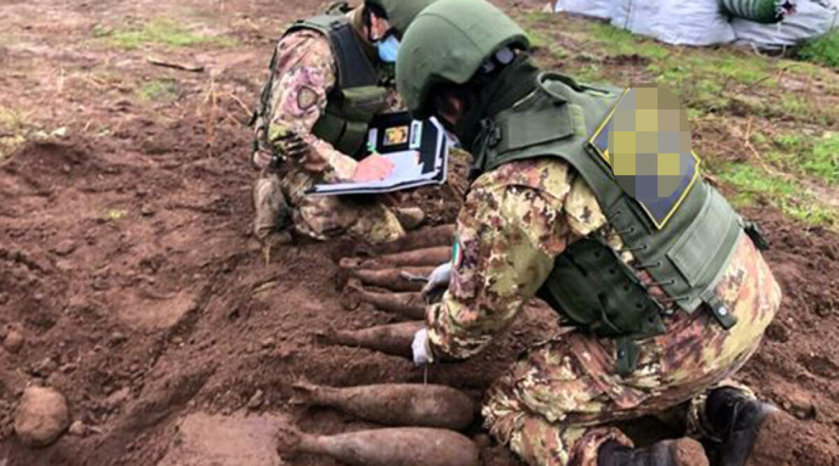 Passeggia e trova sei bombe lungo l'argine del torrente Marano - Sicurizzati sei ordigni bellici, foto di repertorio
