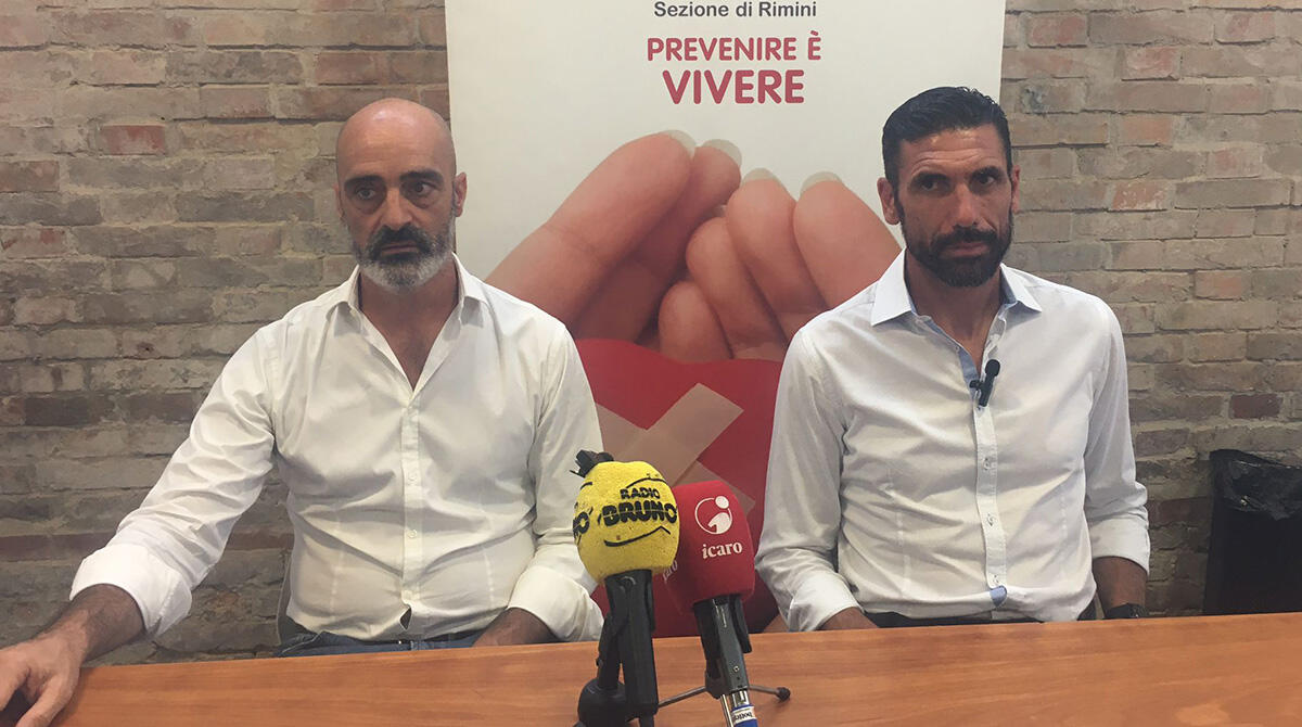 Calcio C, il Rimini al debutto al Neri venerdì (20,45). Indisponibili Langella e Ubaldi. Tonelli risolve - Il vicepresidente Angelo Sanapo e Mister Raimondi alla vigilia di Rimini-Arezzo