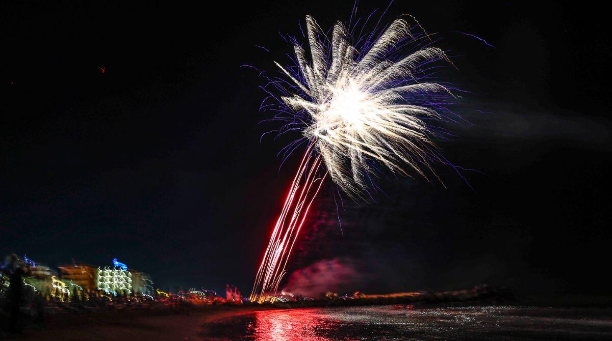 Misano aspetta Ferragosto con la musica dei JBees e i fuochi d'artificio -