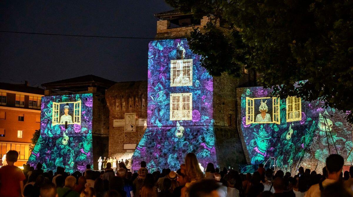 Da Alice ai fuochi d'artificio, tanti eventi sotto le stelle per la notte di San Lorenzo a Rimini - Wonderland - La versione di Alice ©Riccardo Gallini /GRPhoto