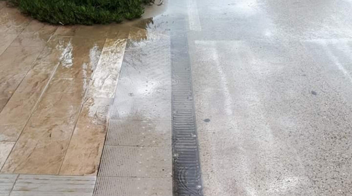 Associazione Quartiere 5 chiede intervento urgente per la manutenzione del lungomare di Rimini - Le griglie otturate sul lungomare