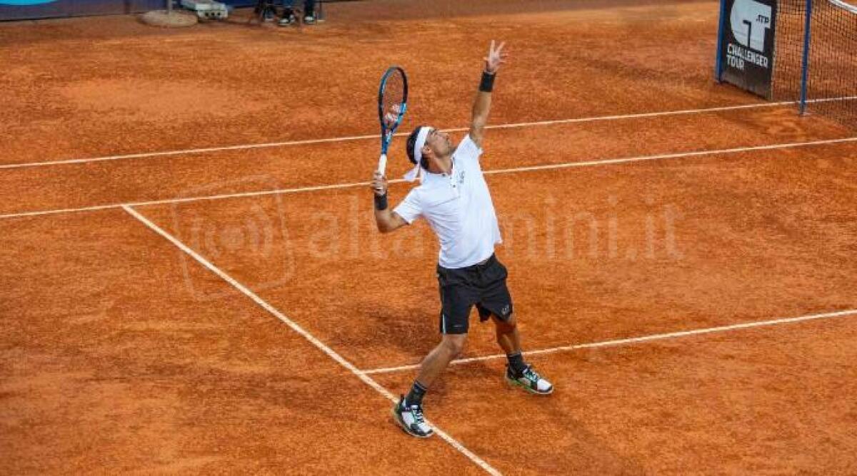 Tennis, San Marino Open: Della Valle elimina il n.1 Muller. Nei quarti derby con Pellegrino. Fognini, esordio vincente - 