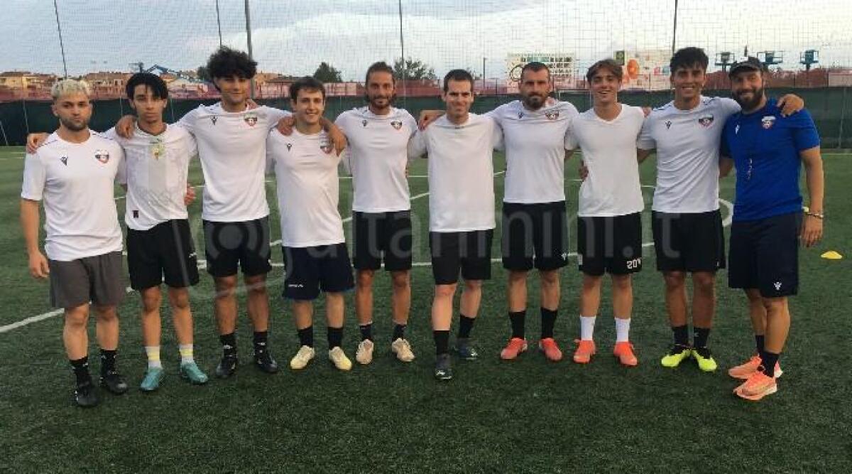Calcio Seconda, la matricola Garden di nuovo in campo. Tra i molti volti nuovi l'ex Bellaria Manuel Cocco - 