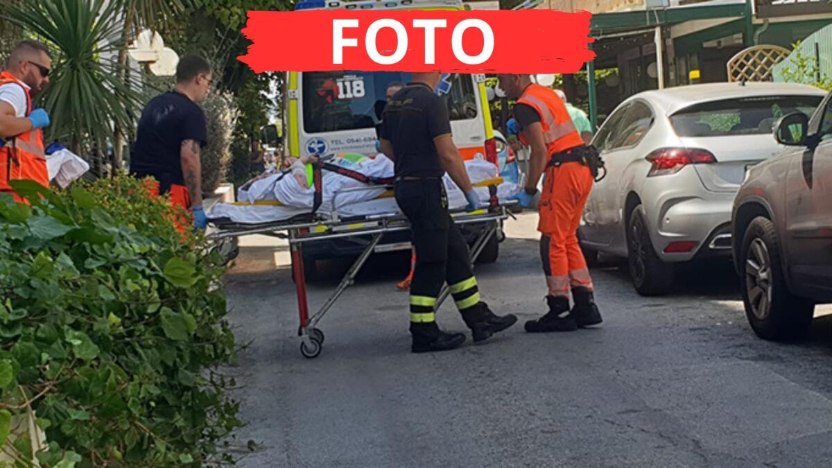 Cade dal letto e si frattura entrambi i femori, intervento dei Vigili del Fuoco - Soccorso a turista con femori rotti