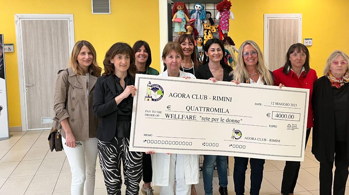 Violenza sulle donne, Agorà Club Rimini dona 4000 euro all'Azienda Usl - La consegna della donazione