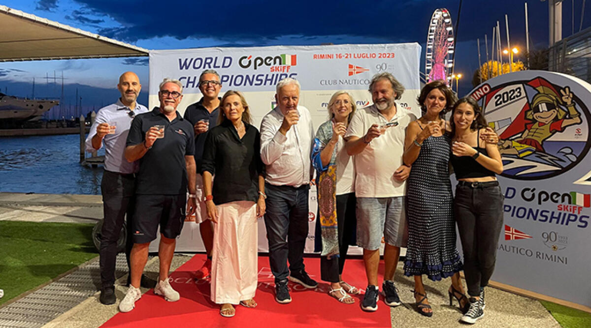 Il Club Nautico Rimini festeggia 90 anni di storia - Direttivo e Dirigenti CNR brindano ai risultati del mondiale Open Skiff