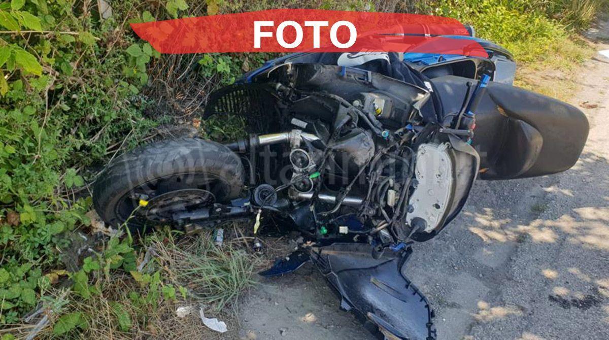 Statale 16, schianto scooter-auto. Centauro rischia di essere investito da bus. Chiusa l'Adriatica - Le immagini dell'incidente avvenuto lungo la Statale 16, Rimini