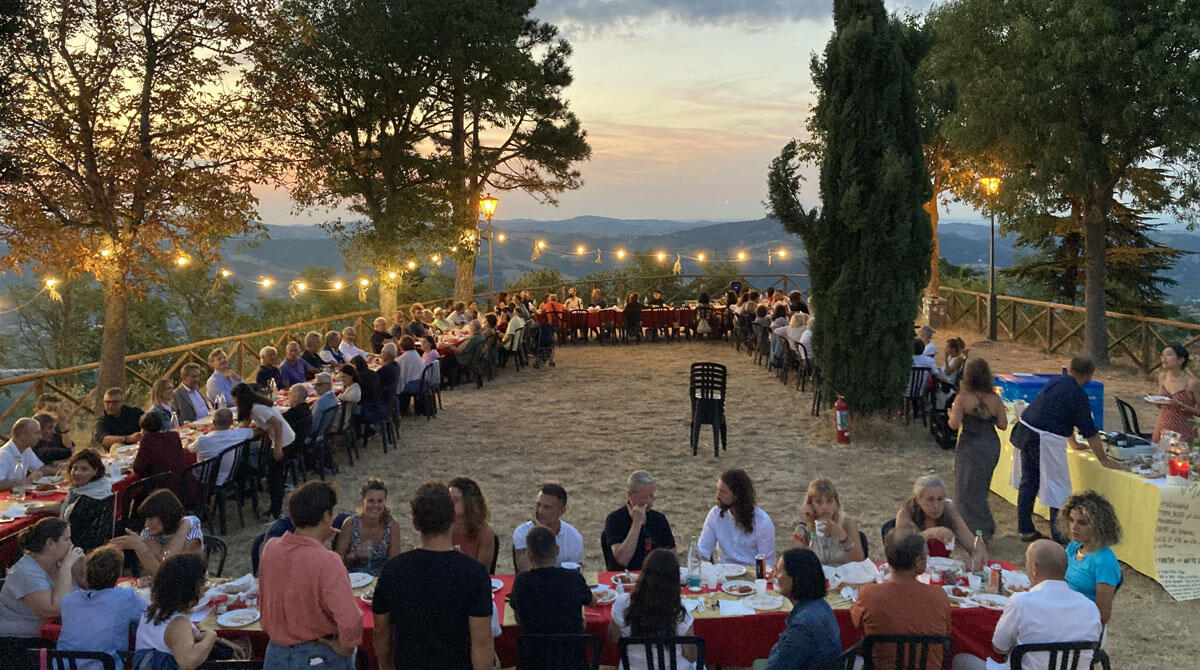 Fer-menti leontine, la cooperativa di comunità festeggia 4 anni di attività: modello virtuoso contro impoverimento aree interne - Un momento della festa