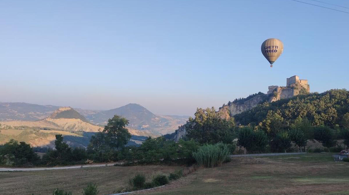 Valmarecchia in mongolfiera, buona la prima: l'evento incanta - Valmarecchia in Mongolfiera 2023