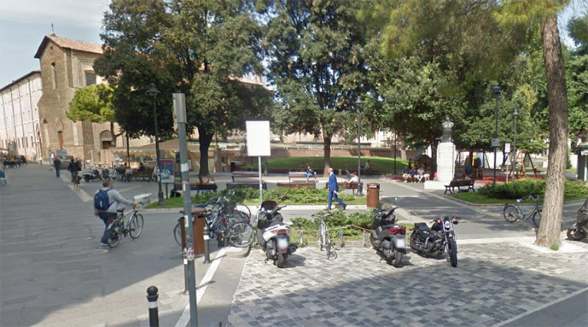 Balordo tenta di portare via una bambina, inquietante episodio in Piazza Ferrari - Piazza Ferrari