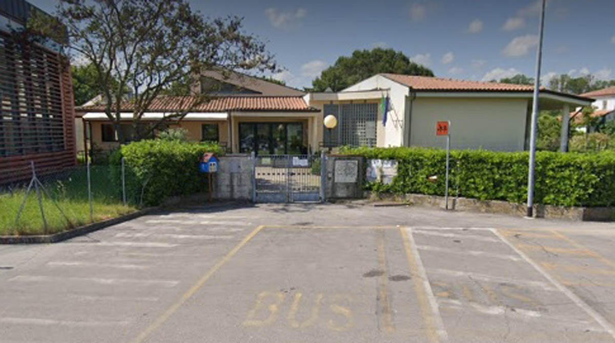 Scuola San Salvatore di Rimini, al via i lavori: risparmi di 6240 euro all'anno sulle bollette - Esterno della scuola FOTO DA GOOGLE 