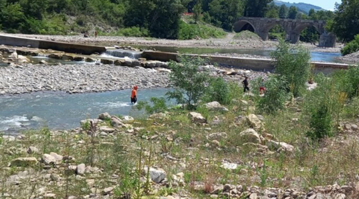 Tragedia nel modenese: morto dopo un tuffo nel laghetto con amici - Archivio