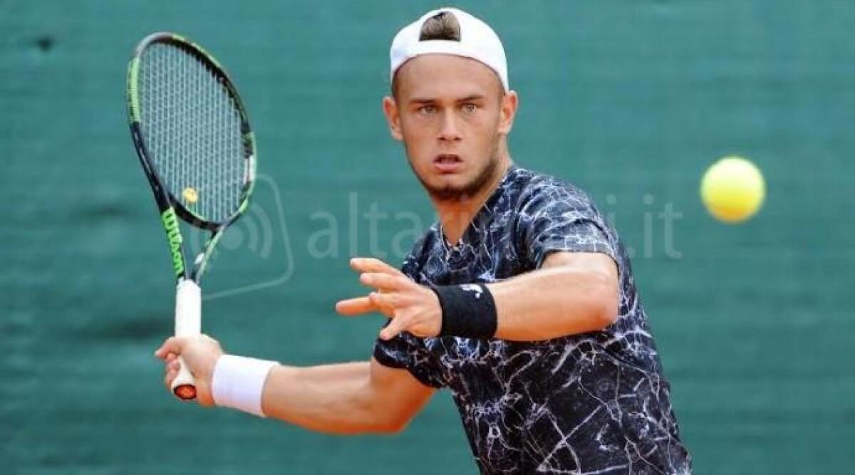 Tennis, Cristian Carli si qualifica per i quarti nel trofeo 'Envikem' -