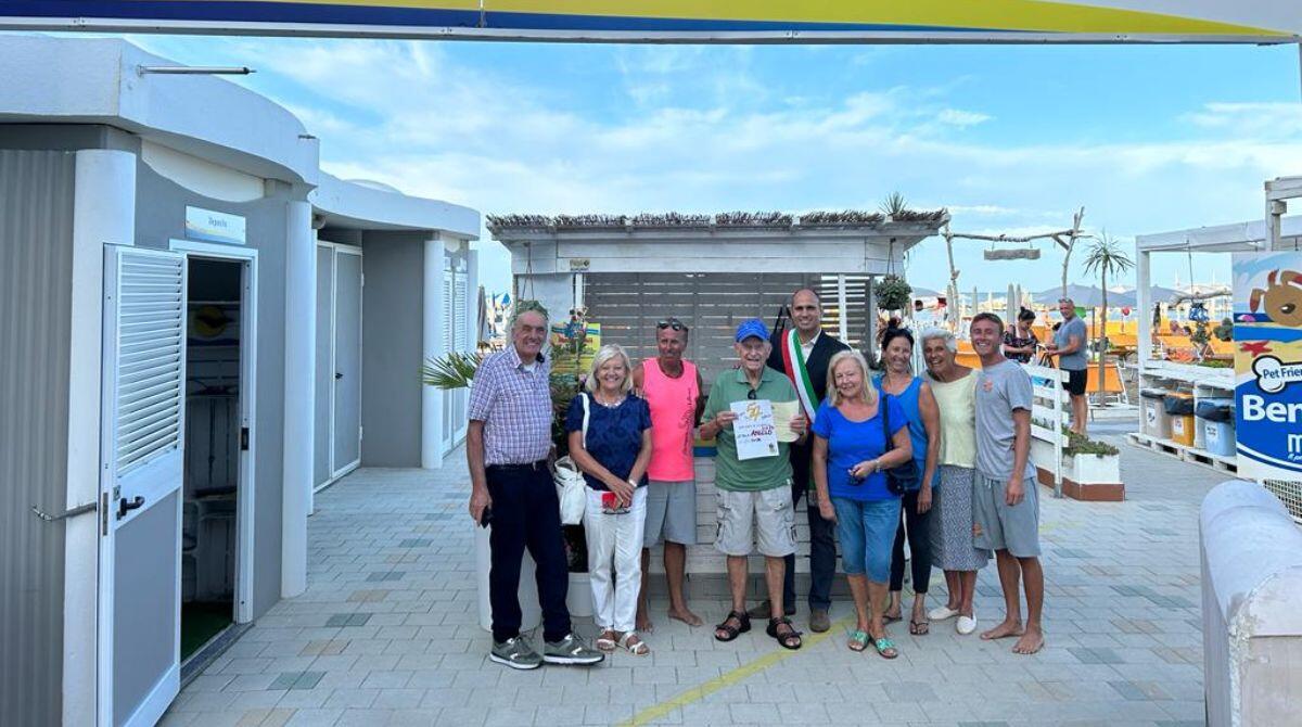 In vacanza a Bellaria Igea Marina da 50 anni, un premio per il turista fedele - L'incontro con il Sindaco