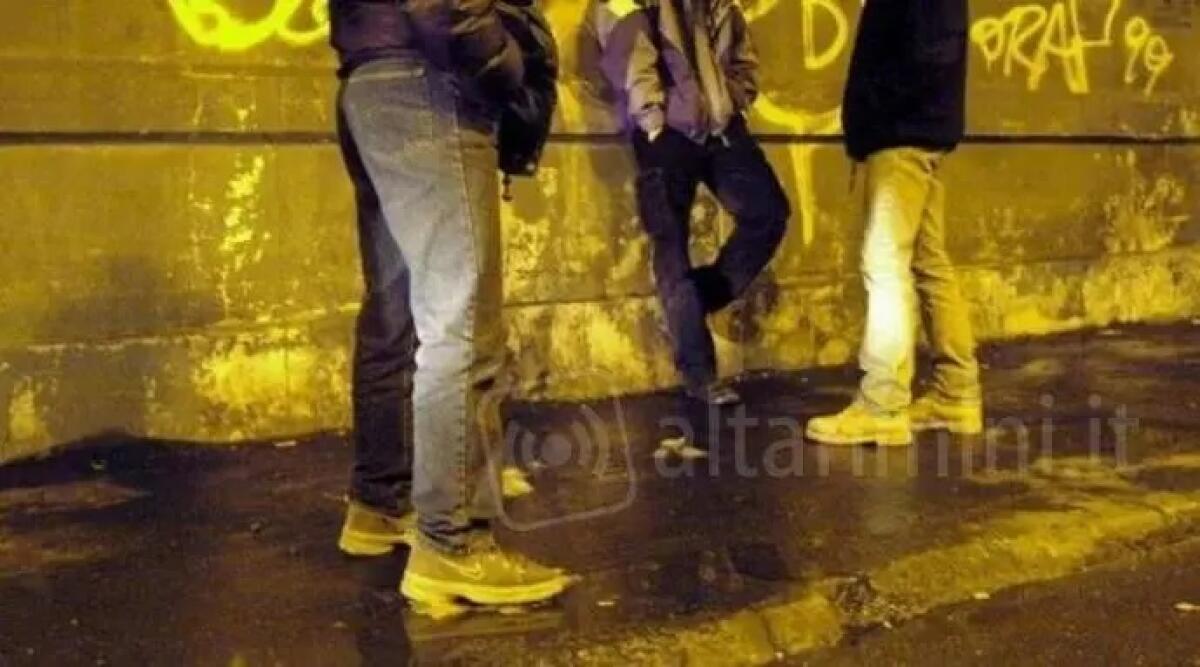 Minorenni diretti in discoteca vengono accerchiati da baby gang e rapinati, spunta anche un coltellino - Foto di repertorio
