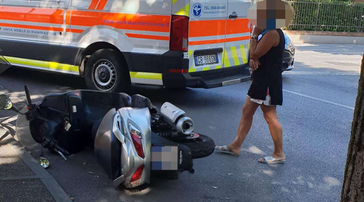 Scontro tra scooter e Tesla a Rivazzurra di Rimini: ferito il conducente del ciclomotore - Il luogo dell'incidente