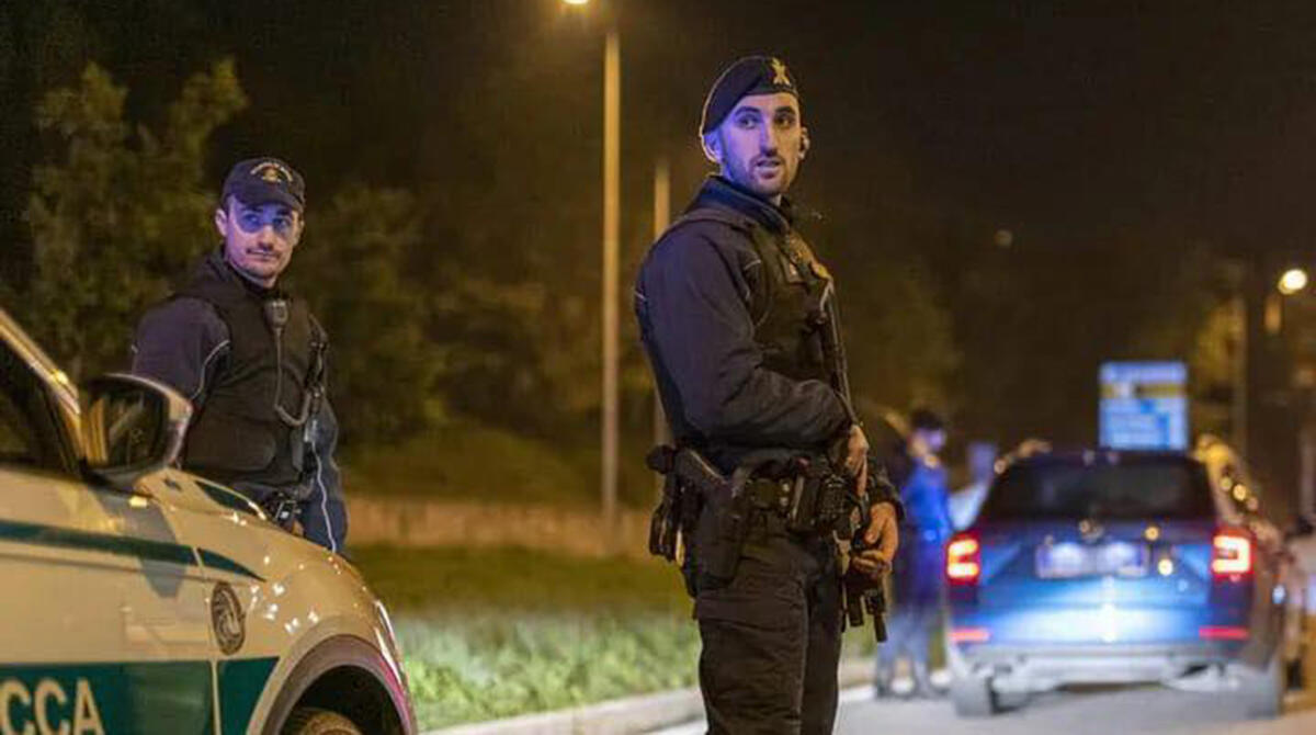Furgone sospetto tra le case, sul conducente pendeva un mandato di allontanamento: italiano denunciato - Guardia di Rocca, Rsm