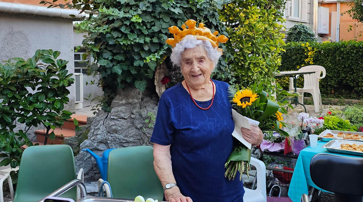 Non ama le feste, ma non poteva mancare quella per il suo 100° compleanno: Rimini festeggia Iva Zanghini - La festa per i 100 anni di Iva Zanghini