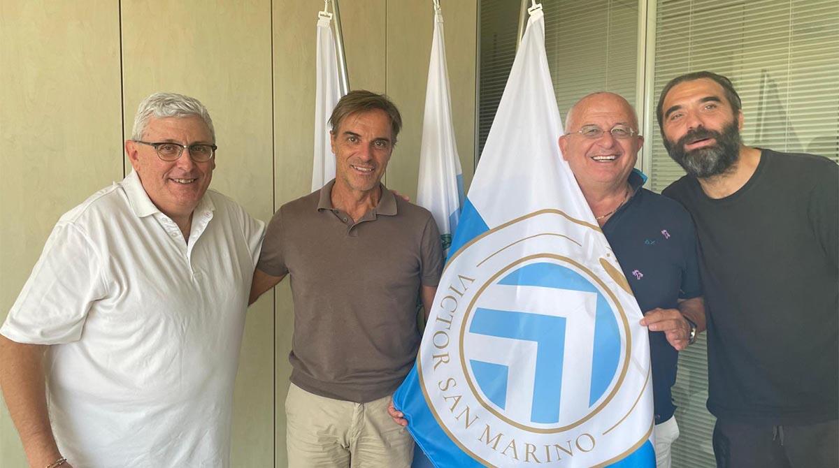 Victor San Marino, giù i veli della squadra che parteciperà al campionato di D. Nuove maglie di Mizuno - Da sinistra Massimo Boccucci, il presidente Luca Della Balda, il dirigente Tiziano Canini e Mario Fucili