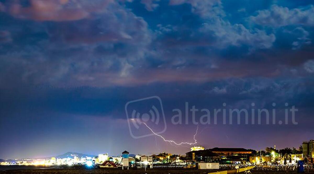 Meteo Rimini: ancora giornate calde, ma poi arriva il break - Temporale estivo PH Stiv Gentili