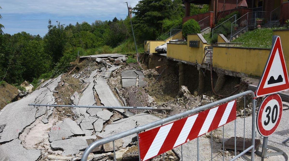 Danni alluvione, il riminese attende ancora tanti interventi: "Al Governo non chiediamo la carità, ma rispetti gli impegni" - Frana a Montescudo Monte Colombo FOTO Manuel Migliorini / Adriapress