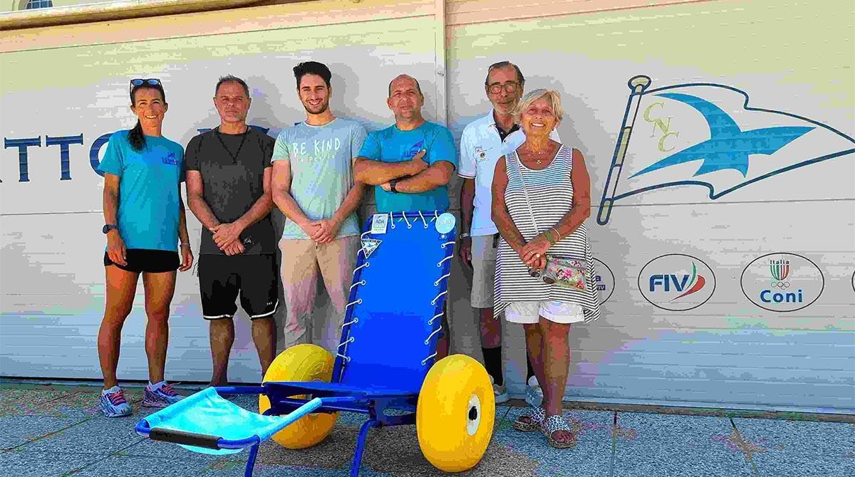 Una spiaggia sempre più inclusiva: al Circolo Nautico di Cattolica una speciale sedia da mare per persone con disabilità - 