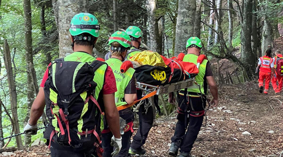 Colpita da un cavallo con un calcio, donna in ospedale - L'intervento rapido e competente del Soccorso Alpino e Speleologico