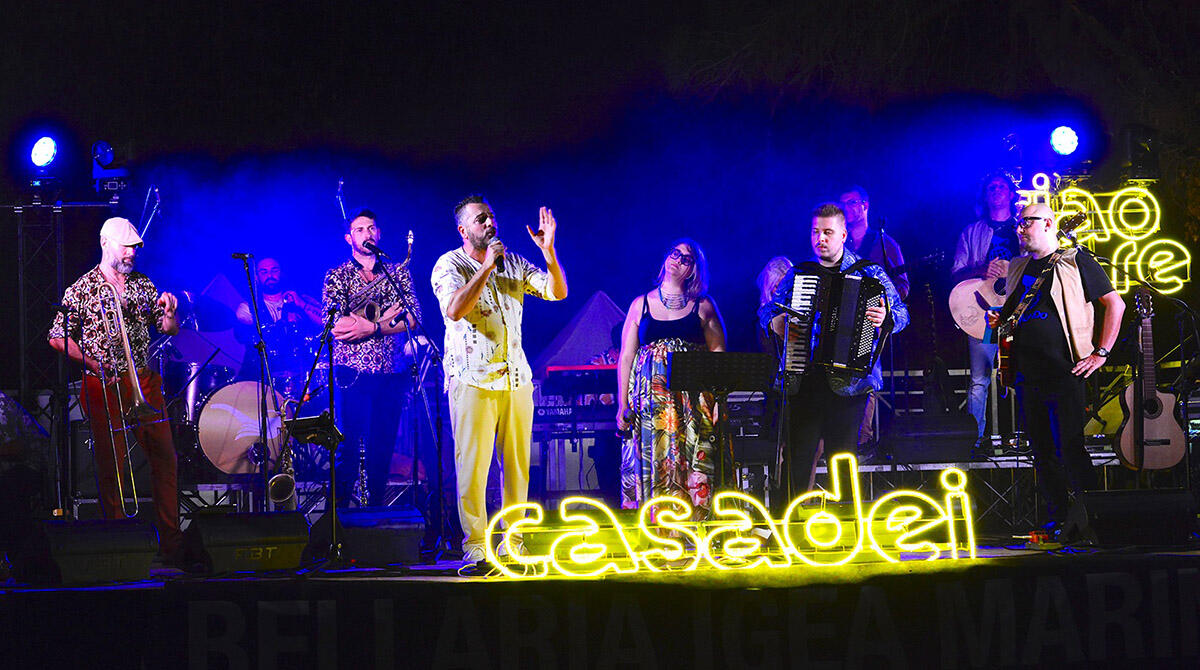 Vai col liscio: la tradizione vince a Bellaria Igea Marina. Il "Gran Ballo d'Agosto" conquista tutti - Mirko Casadei POPular Folk Orchestra, Nicolò e la Filuzzeria