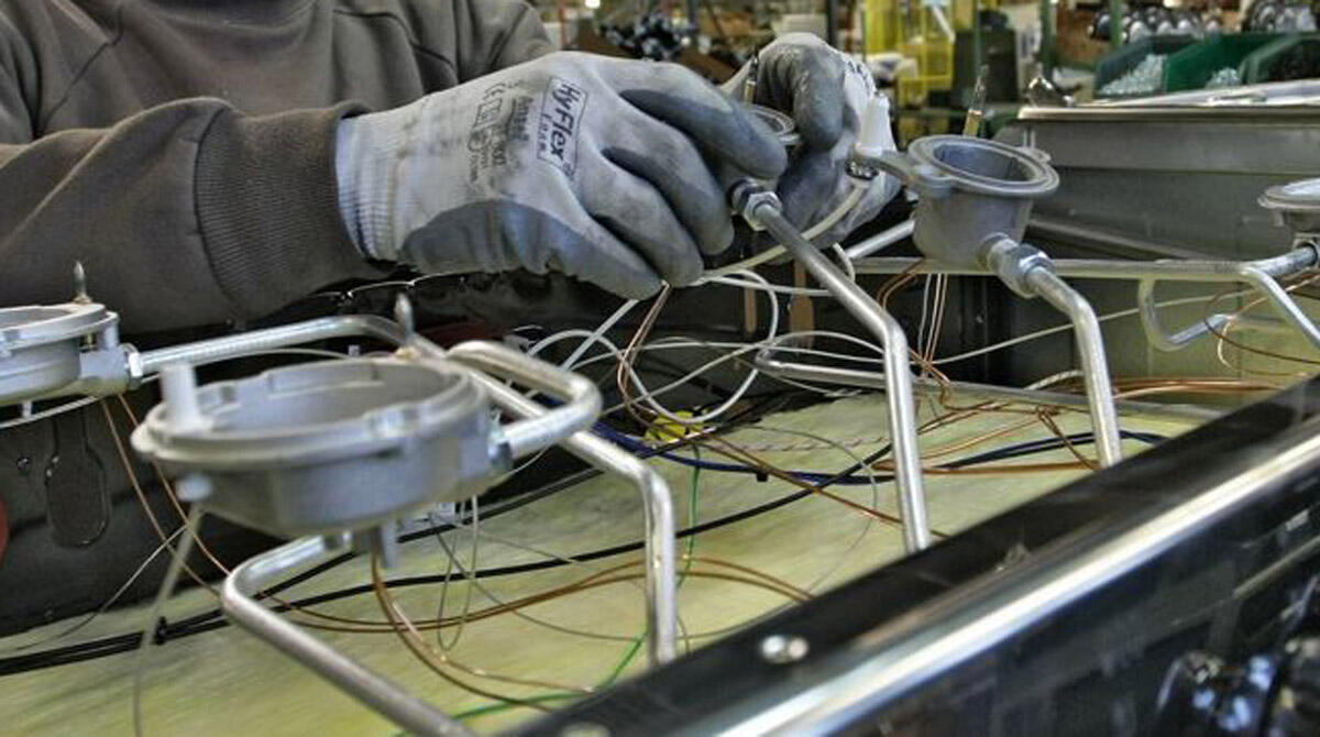 Produzione manifatturiera aumenta nel riminese, boom elettronica ma cala l'abbigliamento - 