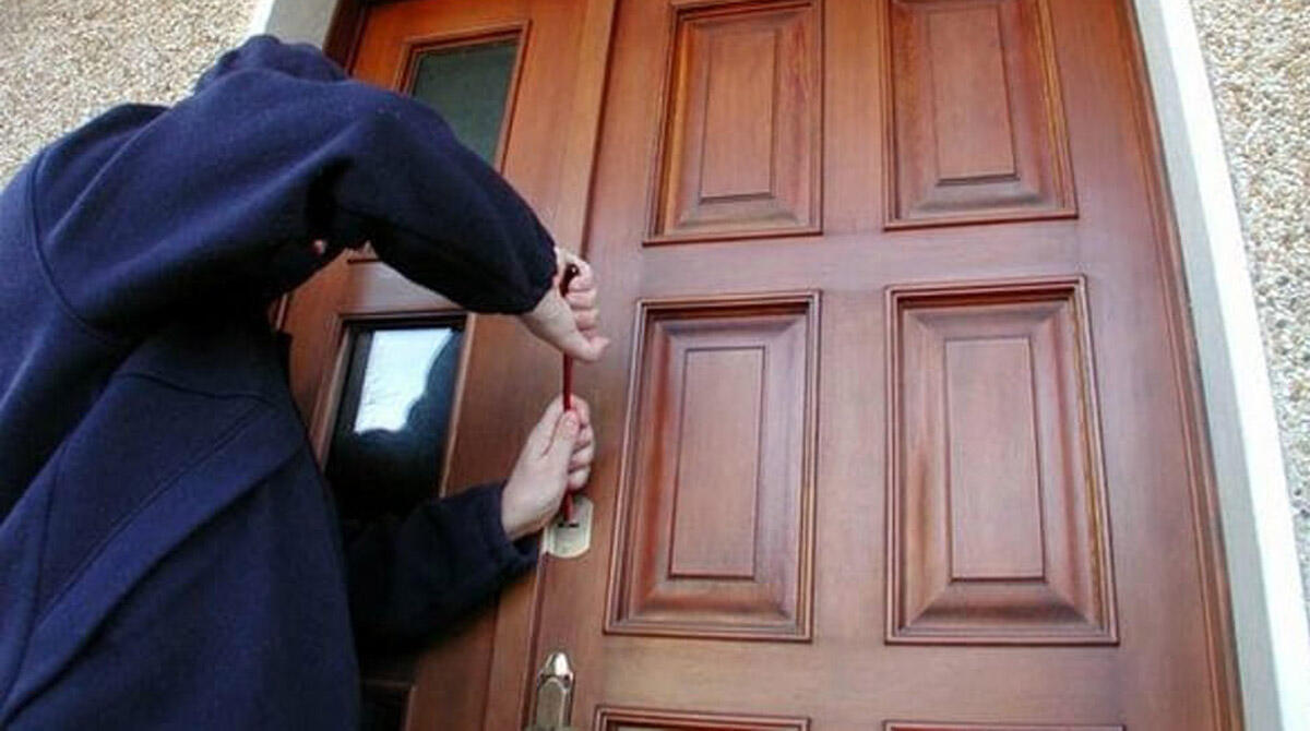 Doppio tentato furto in abitazione, l'arrestato si giustifica: "Cercavo un posto al chiuso per passare la notte" - Repertorio