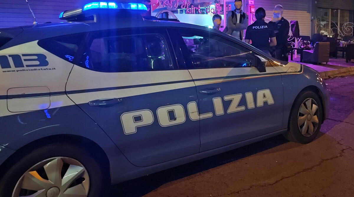 Festa nel bar con dj e musica fuori orario: arriva la Polizia che fa chiudere il locale - 