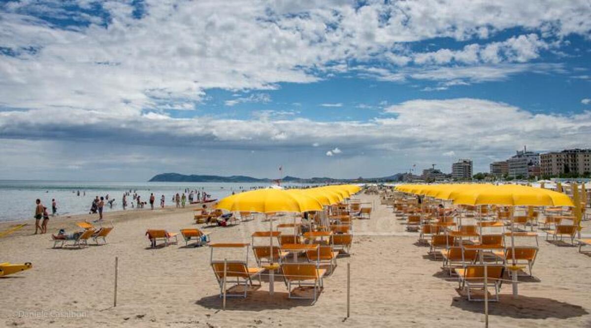 Concessioni Balneari, Rimini "anticipa" per prepararsi alla sfida delle aste - Spiaggia di Riccione ARCHIVIO