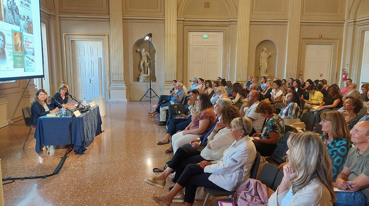 Un giorno di riflessione: docenti da tutta Italia si riuniscono a Rimini per il seminario sulla Shoah - Giornata studio "La Shoah e i crimini di guerra", Teatro Galli Rimini