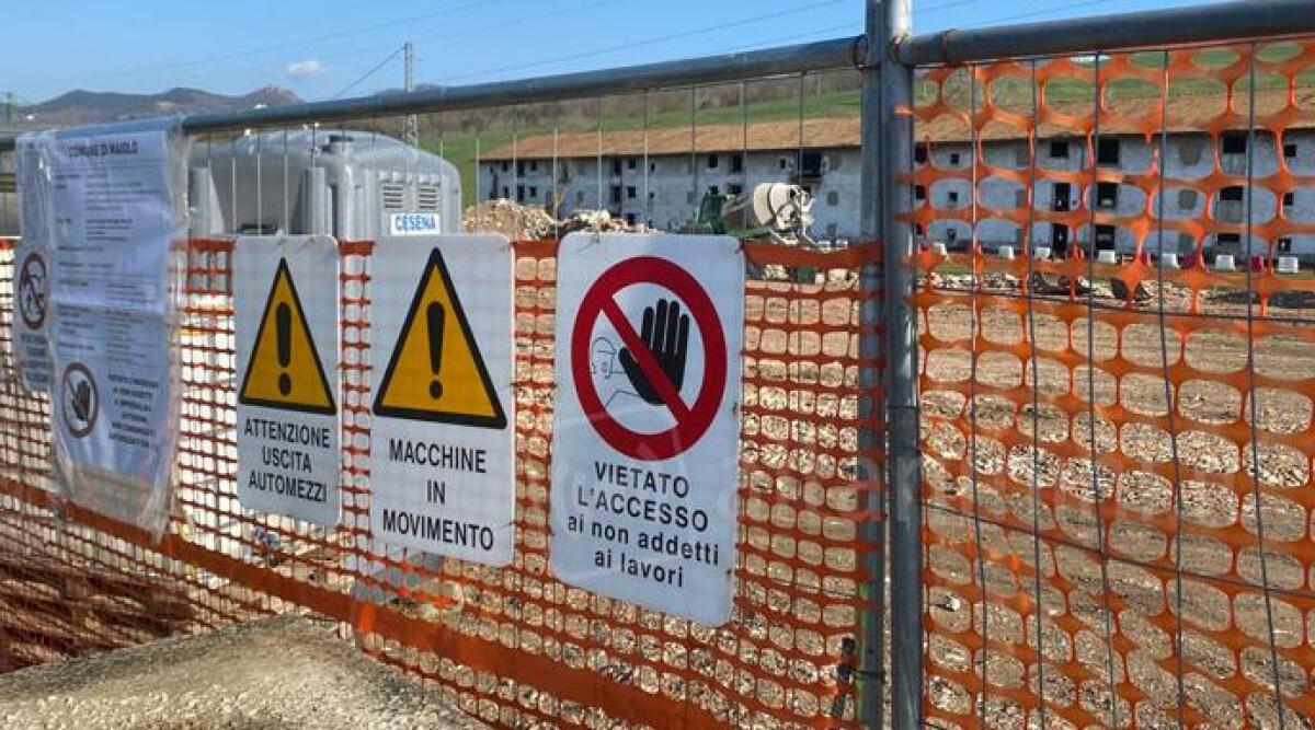 Allevamento Fileni, Pd chiede dimissioni del sindaco Zanchini - Il cantiere dell'allevamento Fileni