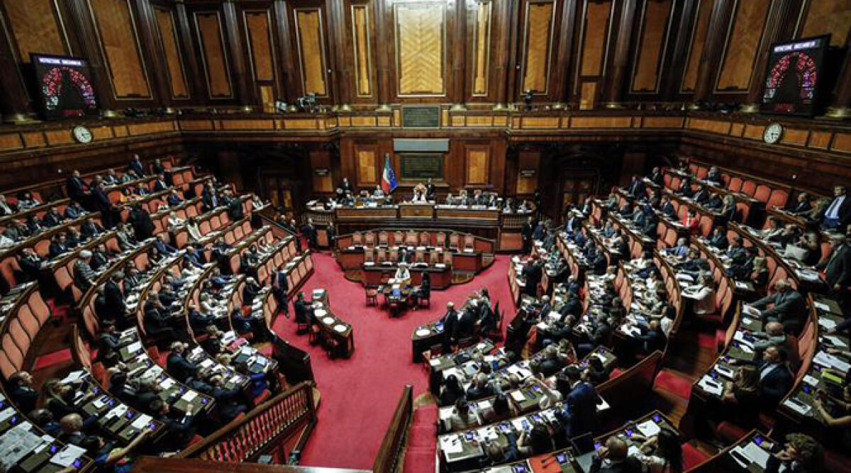 Riminesi a Roma: Croatti e Gnassi al centro dell'attenzione - L'aula del senato. Foto Ansa