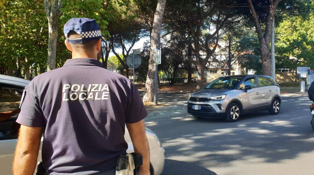 Padre e figlia 11enne sullo scooter si scontrano con un'auto: elitrasportati d'urgenza in ospedale - Foto di repertorio