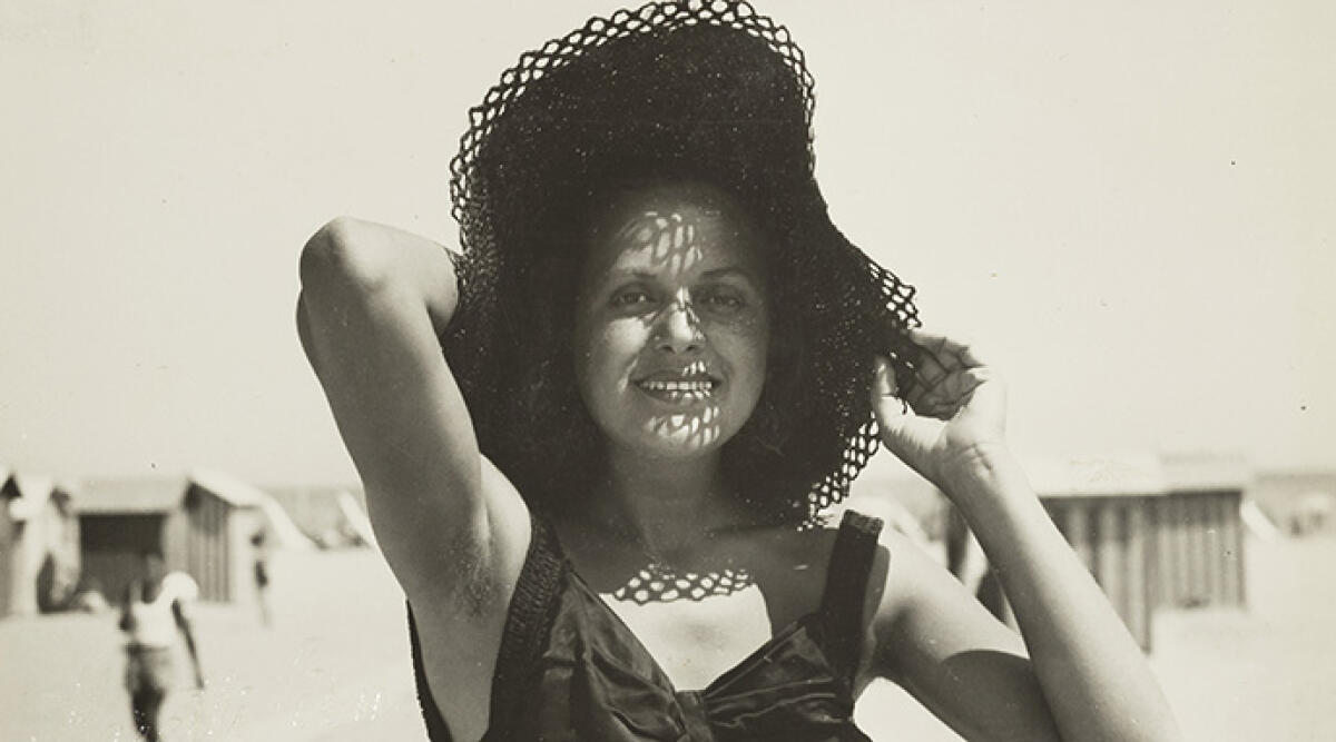 Fino al 10 settembre la mostra fotografica in spiaggia che racconta 180 anni di storia balneare - La mostra visibile passeggiando a due passi dal mare 