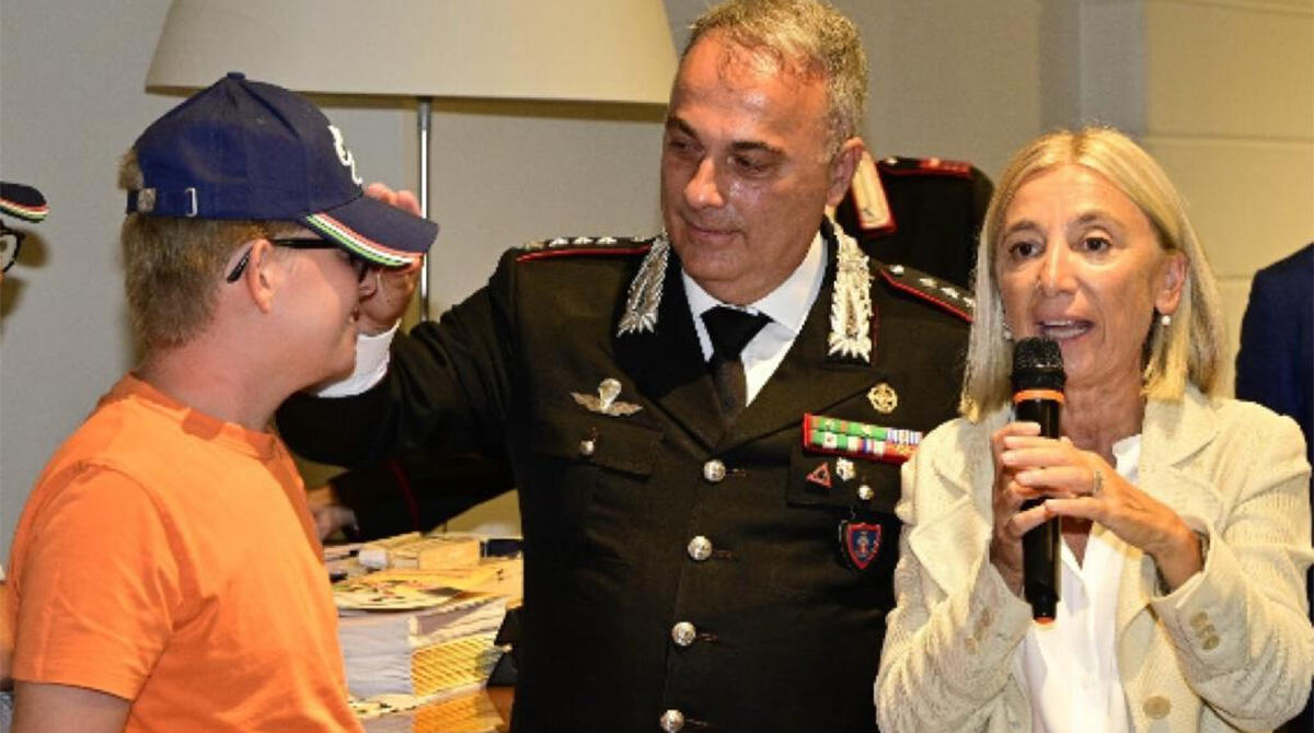 Cattolica: il legame solidale tra Comunità e Carabinieri. Accolte le famiglie dell'Arma con bimbi affetti da disabilità - Il Generale Cosimo Fiori e Franca Foronchi, sindaca di Cattolica