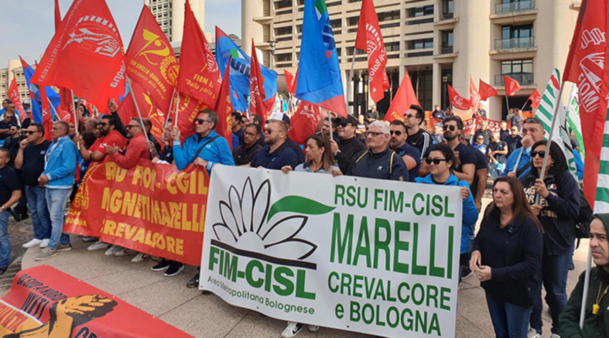 Marelli, l’azienda non ritira la procedura di chiusura dello stabilimento di Crevalcore - Presidio in Regione lavoratori Marelli