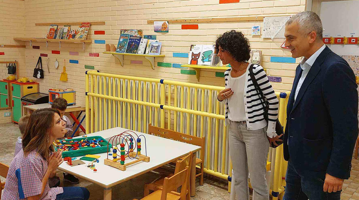 Prima campanella per più di 24000 studenti di Rimini: il saluto di sindaco e vicesindaca - Sindaco e vicesindaca in visita al Glicine