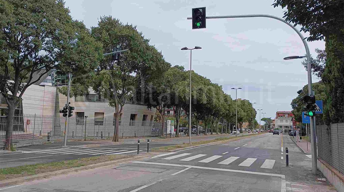 Attraversamento sicuro in zona scuole: installato semaforo pedonale in Viale Dalla Chiesa - 