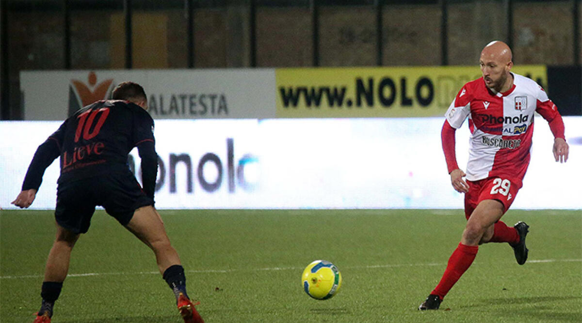 Calcio C, Coppa Italia: nel primo turno Rimini-Gubbio giovedì 5 ottobre alle ore 20,45 - Santini in azione nella gara di campionato dello scorso anno