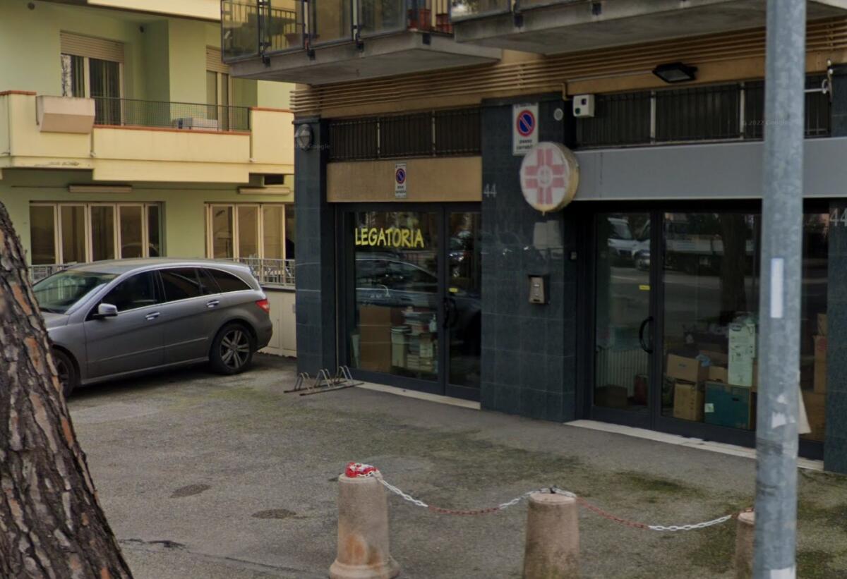 Furto alla legatoria di Rimini, proprietario aggredito per l'incasso: due donne arrestate - Il luogo del furto avvenuto in via Matteotti, Rimini