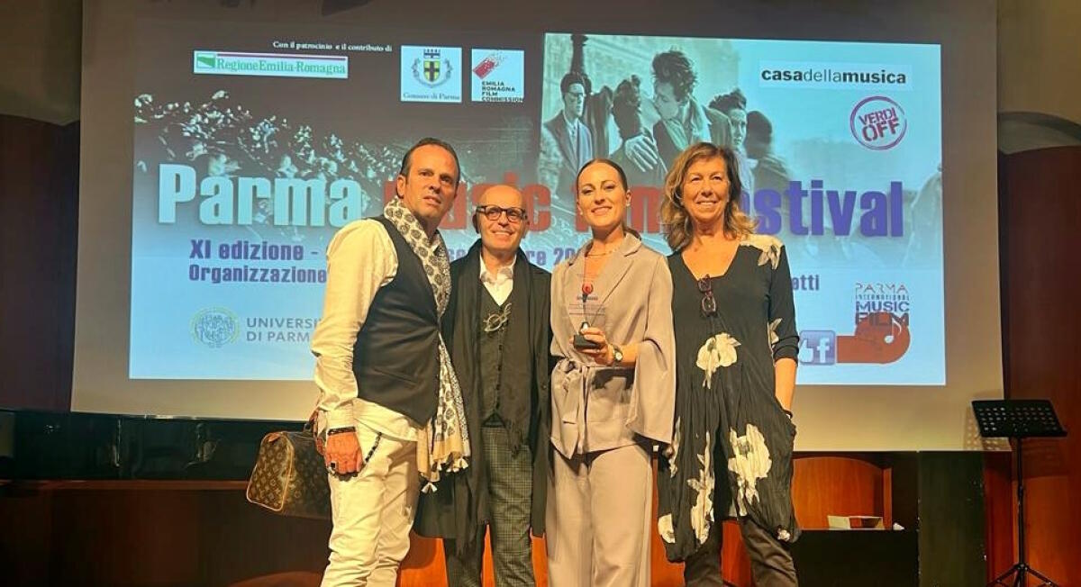 Vince il “Parma International Music Film Festival” la riminese coreografa e regista Veronica Bagnolini - Veronica Bagnolini in centro