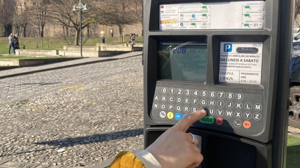 Parcheggi Santarcangelo: "Gli incassi vengano investiti per il decoro della città" - Parcometro a Santarcangelo