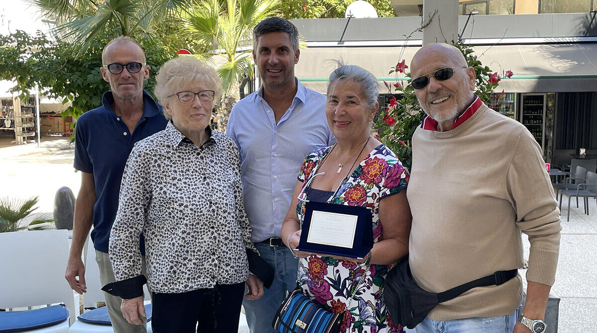 Dal 1960 in vacanza da Roma a Cattolica: la Regina ha un nuovo "amico" - La Premiazione per la famiglia Rossi a Cattolica