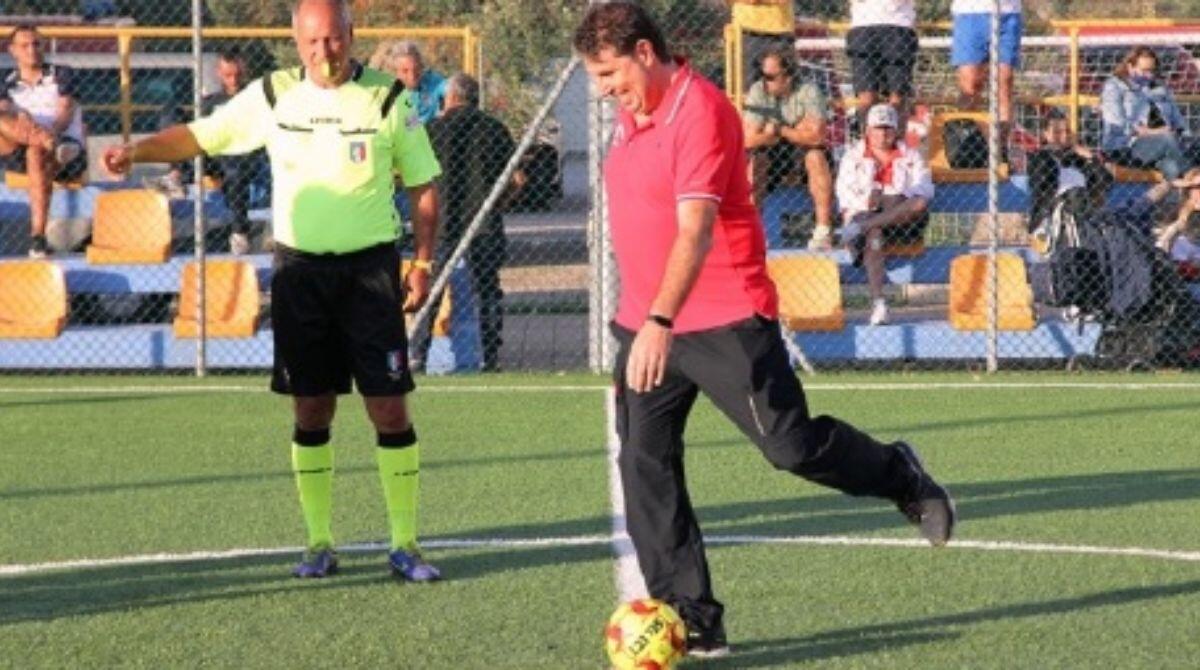 Campionato Vigili del Fuoco di Calcio a 5, le sfide al campo Ceschina a Riccione - Il calcio d'inizio della scorsa edizione - da www.vigilidelfuoco.it