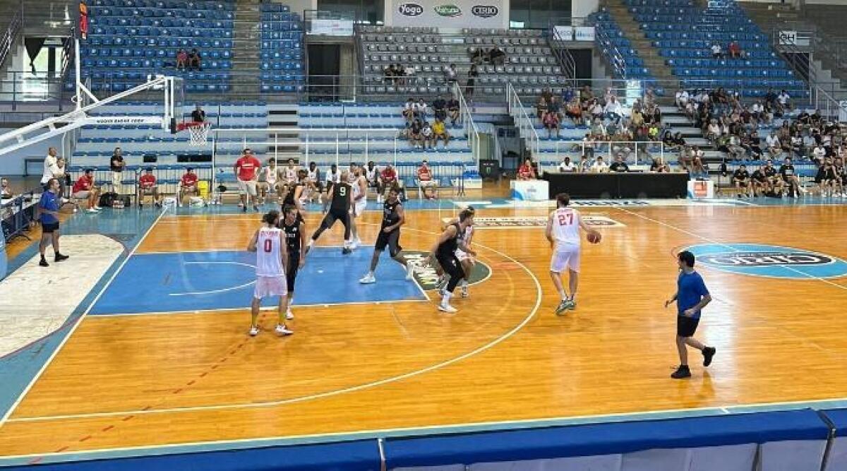 Basket, RivieraBanca batte Faenza nello scrimmage (72-75): decide la tripla all'ultimo secondo di Giovanni Tomassini -