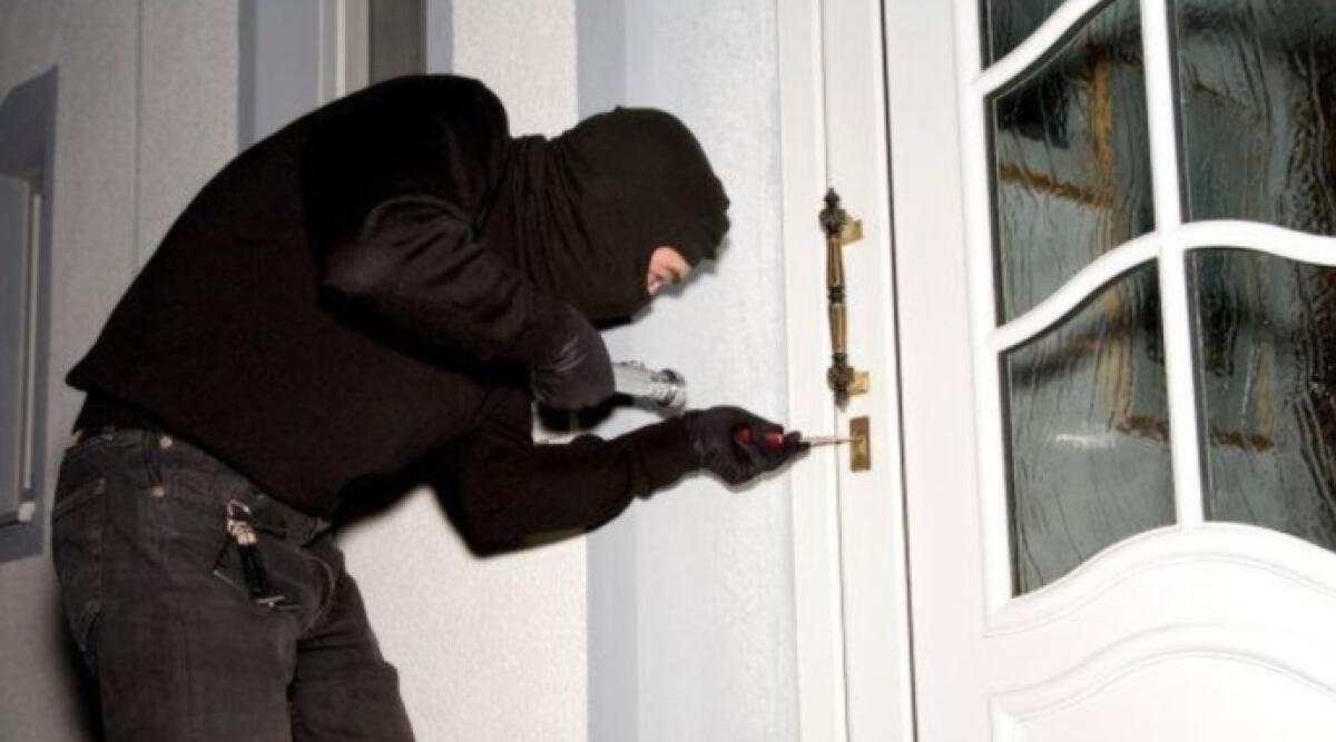 Rimini, manomette una finestra, si introduce in un hotel, scoperto, cerca di fuggire: arrestato - Repertorio