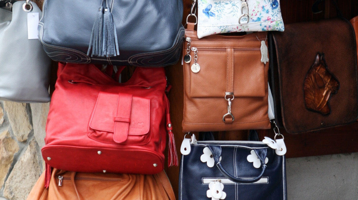 Titolari pelletteria a processo per sei borse contraffatte messe in vendita: l'appello ribalta il verdetto. Assolti - Borse di pelle REPERTORIO